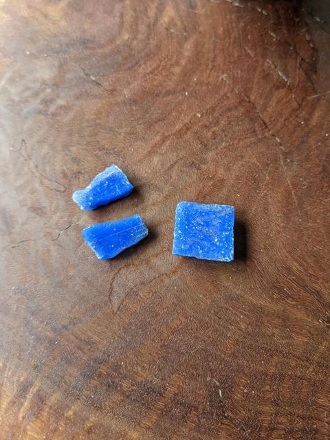Spotted gum wooden ring with blue tile inlay - Image 2