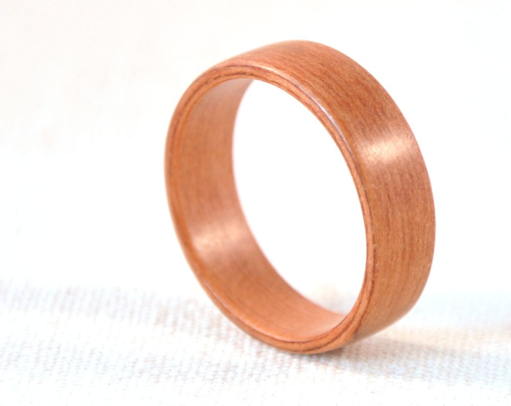 Tasmanian Myrtle wooden ring with gold inlay - Image 2