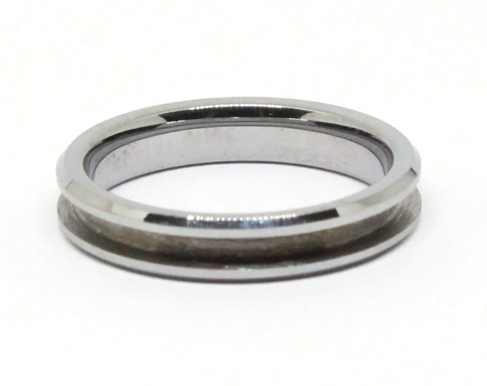 A pair of tungsten rings with Jarrah wood inlay - Image 2