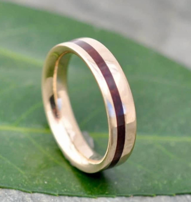 Ring on a leaf